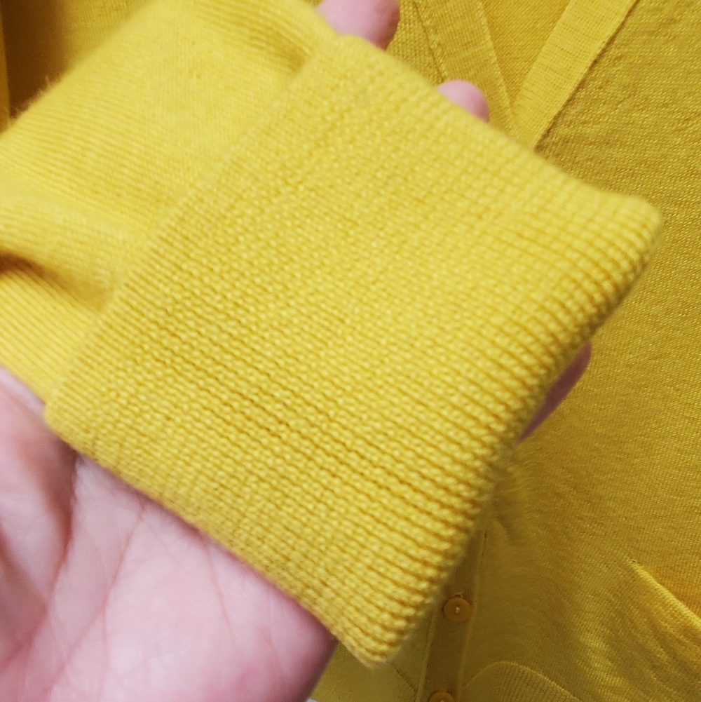 Halogen Mustard Yellow 100% Merino Wool V-Neck Cardigan Lightweight Size M - Picture 2 of 7